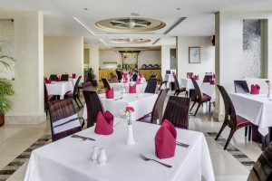  Vacation Hub International | Oryx Hotel Room