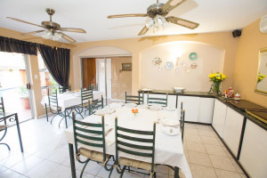  Vacation Hub International | Loerie Guest House Room