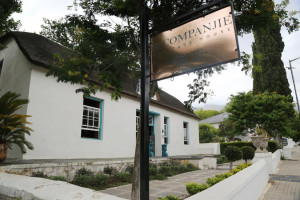  Vacation Hub International | De Companjie Heritage house Room
