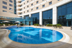  Vacation Hub International | Holiday Inn Muscat al Seeb Room