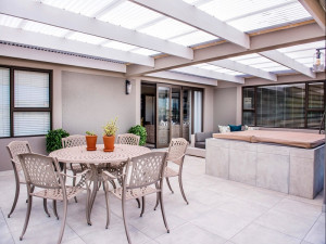  Vacation Hub International | La Vie Room