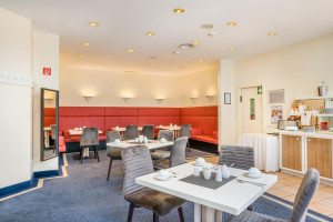  Vacation Hub International | Novum Hotel Arosa Essen Room