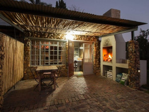 Vacation Hub International | Bergsicht Country Farm Cottages - African Delight Cottage Room
