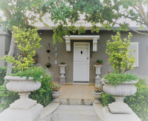  Vacation Hub International | At 98 on Lynburn Guest House Room