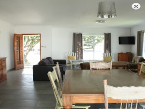  Vacation Hub International | Stone's Throw Room