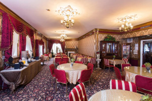  Vacation Hub International | Queen Anne Hotel Room