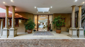  Vacation Hub International | Christies at 32 on Russell Room