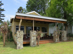  Vacation Hub International | The Edge Mountain Retreat - kudu shack cottage Room