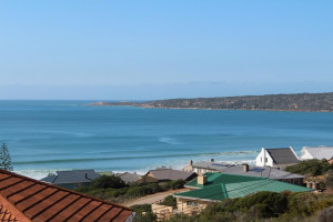  Vacation Hub International | Oceans Song Room