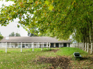  Vacation Hub International | Crestwood Room