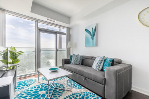  Vacation Hub International | Simply Comfort.Gorgeous Downtown Apartment Room