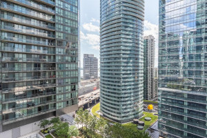  Vacation Hub International | Simply Comfort. Maple Leaf Square Room