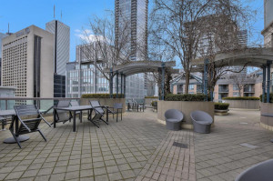  Vacation Hub International | Toronto Luxury Accommodations - QWEST Room