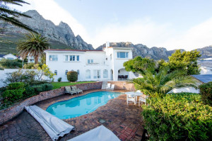  Vacation Hub International | Mountain Villa Camps Bay Room