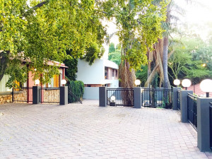  Vacation Hub International | Covesto Guest House - Waterkloof Ridge Room