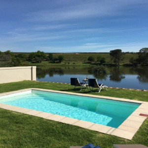  Vacation Hub International | Under Oaks Room