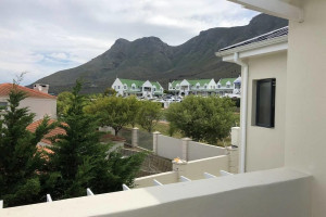  Vacation Hub International | Onrus Beach Home Room