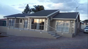  Vacation Hub International | Lucolo Palace B&B - Mthatha Room