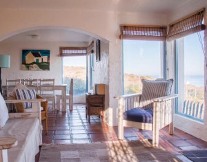  Vacation Hub International | In Touch Accommodation - Unit Starfish Room