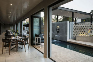  Vacation Hub International | The Capital Melrose Room