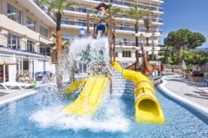  Vacation Hub International | Hotel Oasis Park Splash Room