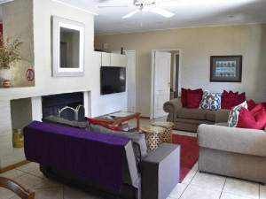  Vacation Hub International | Clarens Accommodation Bookings- Le Roux Cottage Room