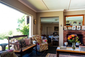  Vacation Hub International | Dunroamin Bed and Breakfast Room