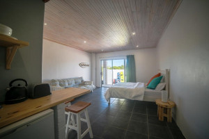  Vacation Hub International | Constantly Kiting Guesthouse Room