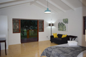  Vacation Hub International | Mad About Saffron Room