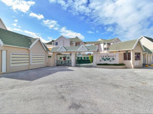  Vacation Hub International | Summerseas Units Room