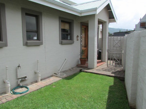  Vacation Hub International | 2 The Mews-Clarens Room