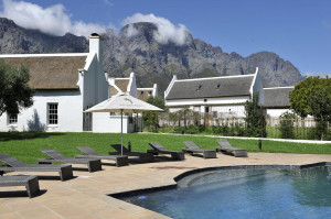 Vacation Hub International | Holden Manz Country House Room