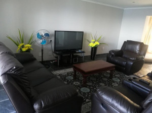  Vacation Hub International | Seaside Retreat- Main House Room