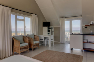  Vacation Hub International | Pebbles Beach Cottage Room