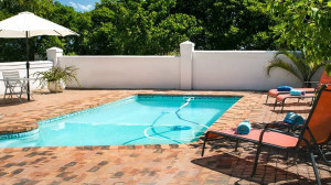  Vacation Hub International | Stanford Hills Manor House Room