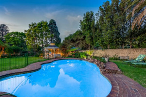 Vacation Hub International | 49-on-Cherry Room