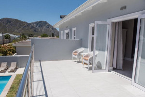  Vacation Hub International | The Whale on Main B&B Room