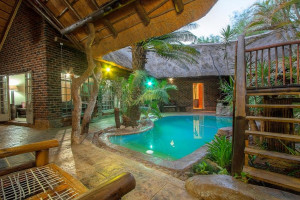  Vacation Hub International | Oasis Blue Room