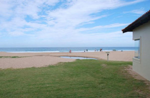  Vacation Hub International | Unbelievable Beach Front Experience-LoveLea Room