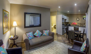  Vacation Hub International | Lalapanzi Guest Lodge-Port Elizabeth Room