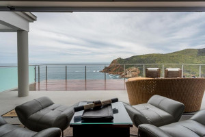  Vacation Hub International | Head over Hills Knysna Room