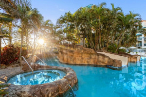  Vacation Hub International | Oaks Gold Coast Calypso Plaza Suites Room