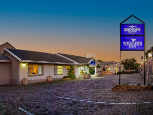  Vacation Hub International | Bishops Lodge & Whaler's Inn Room