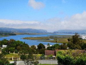  Vacation Hub International | Lagoon View Cottage Room