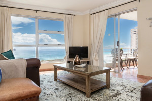  Vacation Hub International | The Bay B301 Room