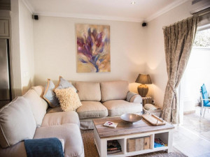  Vacation Hub International | Maison Des Huguenots Le Roux Room