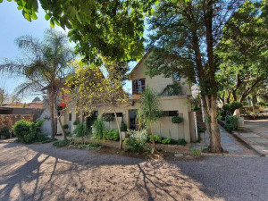  Vacation Hub International | Waterhouse Guest Lodge in Waterkloof - Lawley street Room