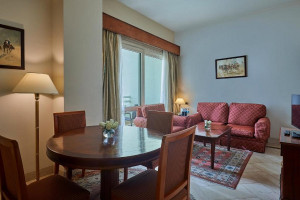  Vacation Hub International | Triumph Plaza Hotel Room