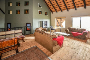  Vacation Hub International | Wild Medlar Accommodation and Venue Room
