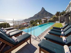  Vacation Hub International | The Crystal Apartments Room